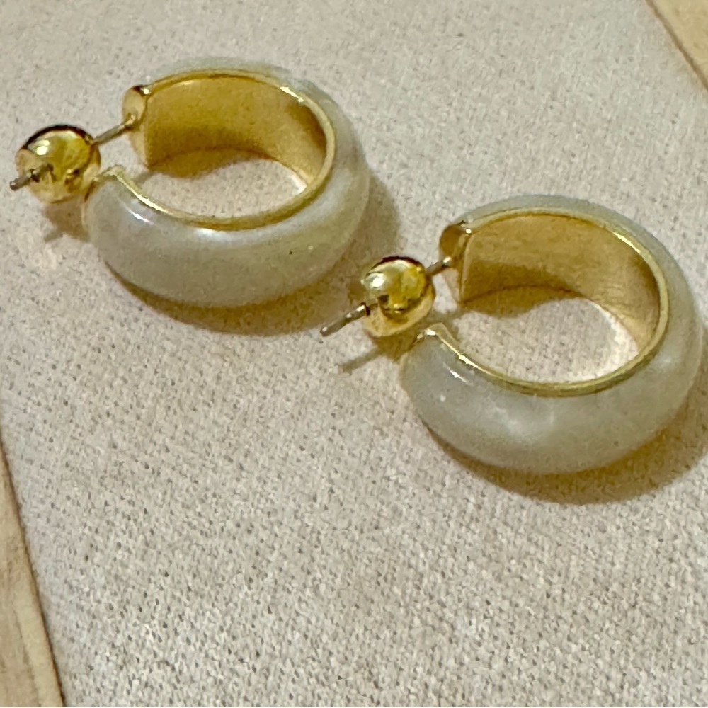 Gorjana New 18k Gold Plated Paseo‎ White Malachite Marble Small Hoop Earrings - Picture 4 of 4